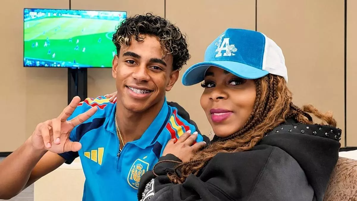 Lamine Yamal, junto a su familia: su madre Sheila Ebana/SPORT