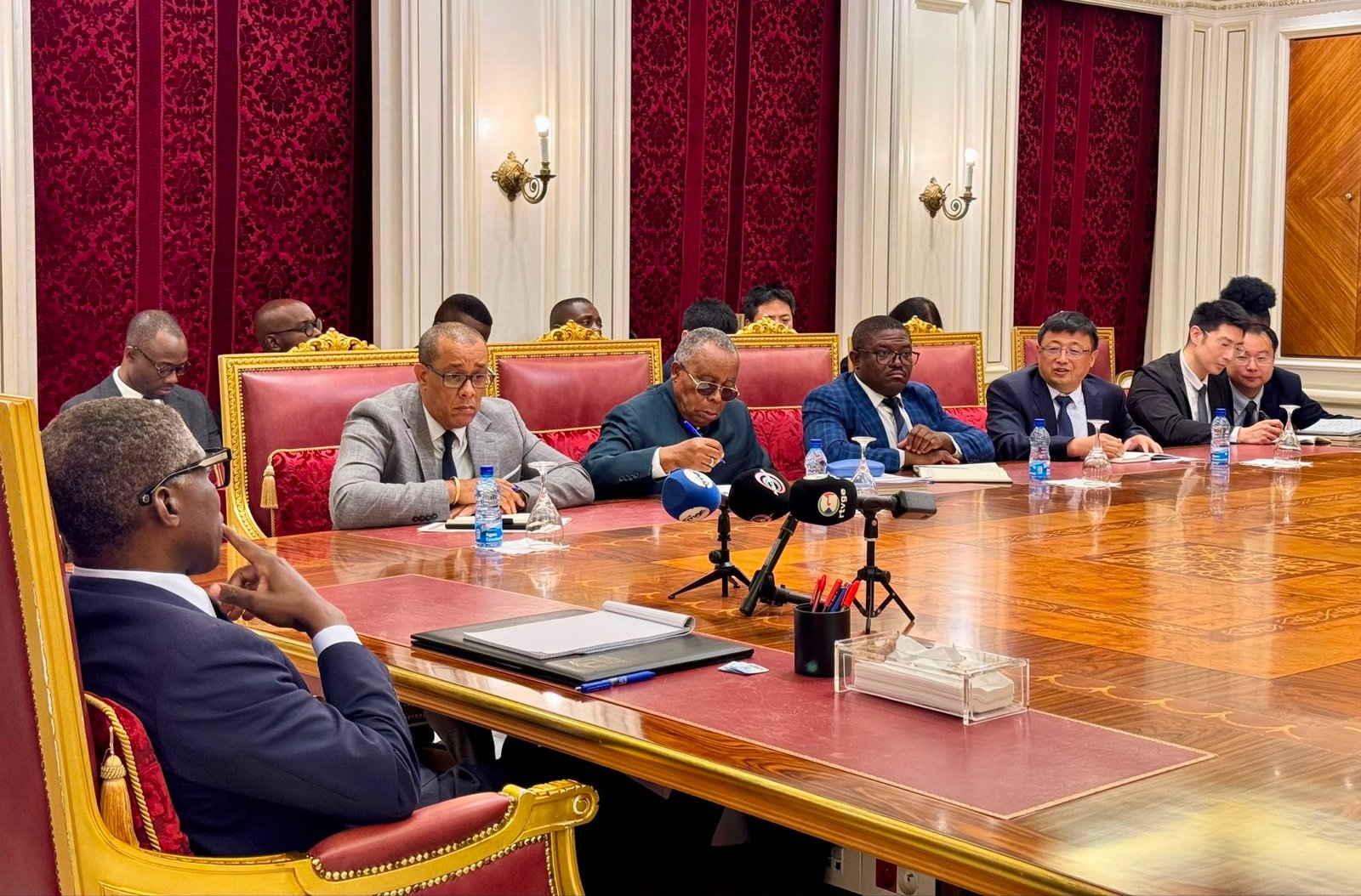 Reunión de trabajo sobre la supervisión de las obras en las centrales hidroeléctricas de Djibloho y Sendje.
